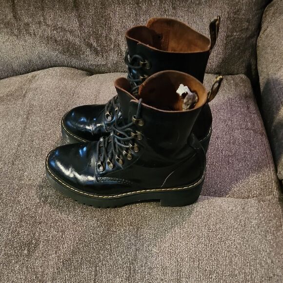 Dr Martens vintage size 39 eu (women's 8.5)Black Leather Combat Boots - Picture 1 of 6
